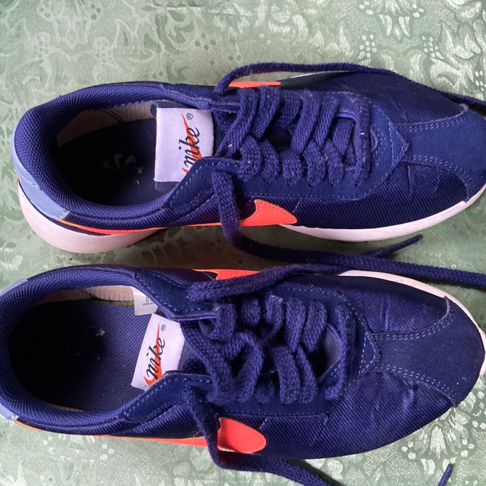 Brand New Dark Blue Nike Kids 6.5 Sneaker